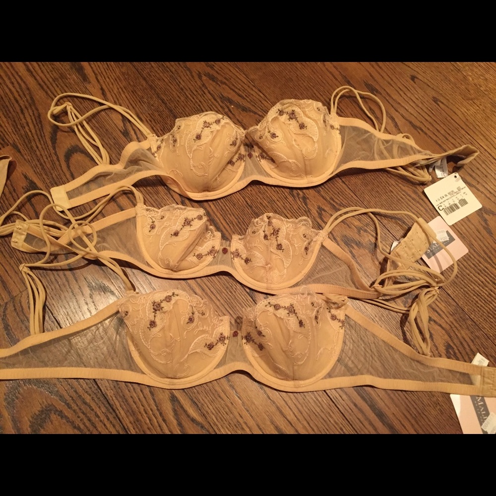 Bra with detachable straps